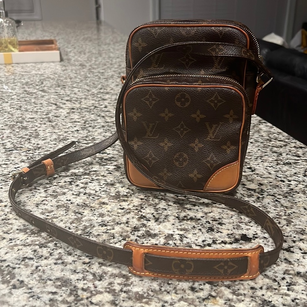 1998 Pre-loved Authentic Vintage Louis Vuitton Amazone monogrammed shoulder bag